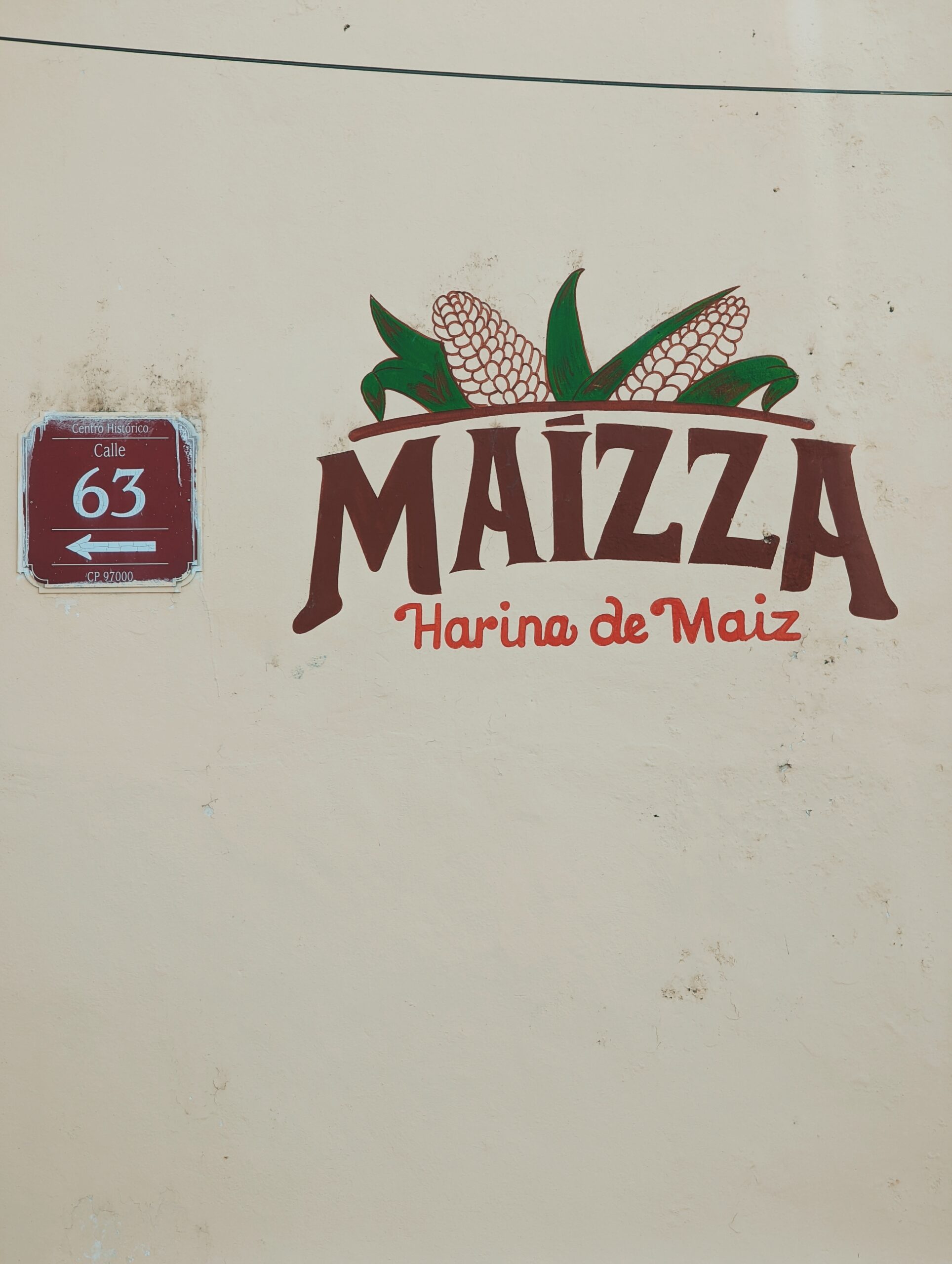 Painted logo on a wall in Calle 63 in Mérida, Mexico saying "Maizza—Harina de Maiz"