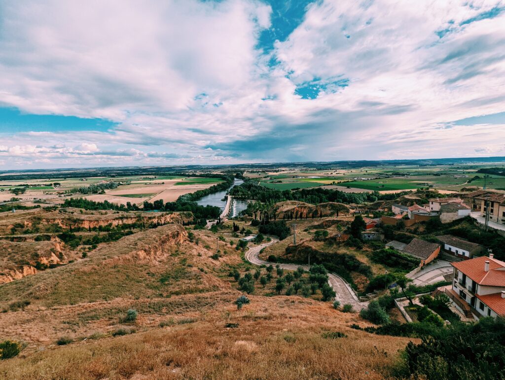 View of the Oasis of Castile with the Duoro River in the center and the Puento de Toro bridge